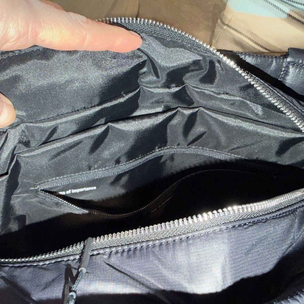 lululemon athletica Quilted Grid Tote in black - Picture 5 of 8